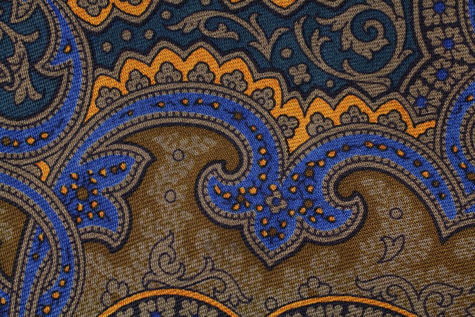 Woonkamer gestyled met paisley-tapijt. Woonkamer gestyled met paisley-tapijt.